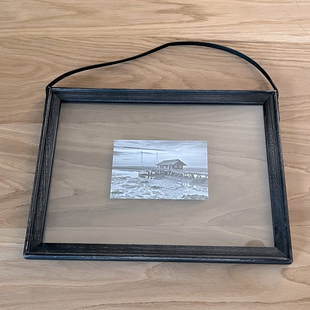 **2** EUC 4x6 picture frames